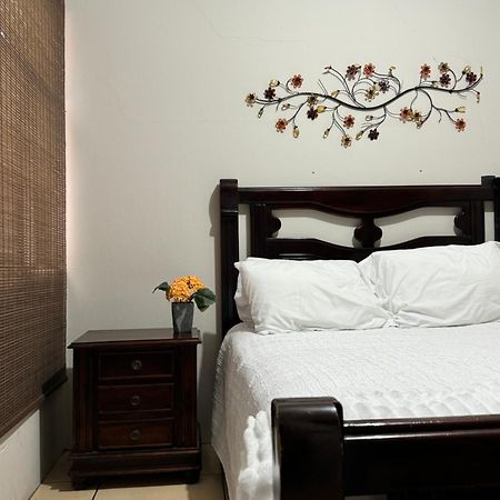 케트살테낭고 Amplio Apartamento, En Colonia Cerezos, Tercer Nivel 아파트 외부 사진